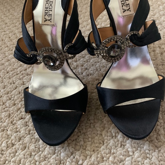 Awesome BADGLEY MISCHKA Black Satin Jeweled Heels - Picture 5 of 8